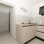 Tona * Baška Voda