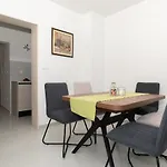 Διαμέρισμα Tona *
